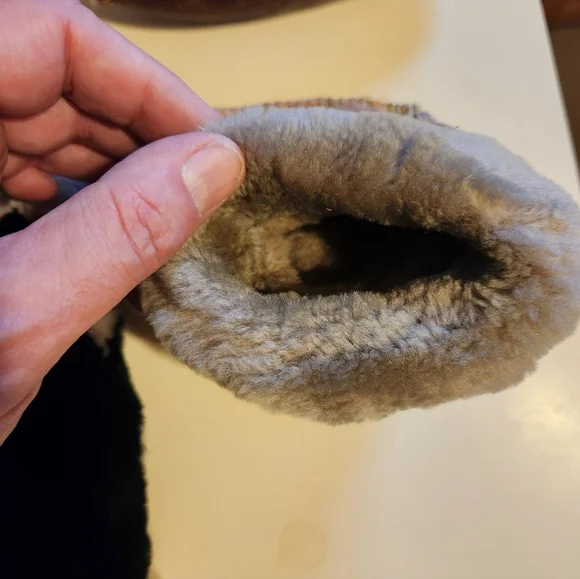 Kids' Handmade Fur Vest and Sheepskin Booties Set - Picture 5 of 5